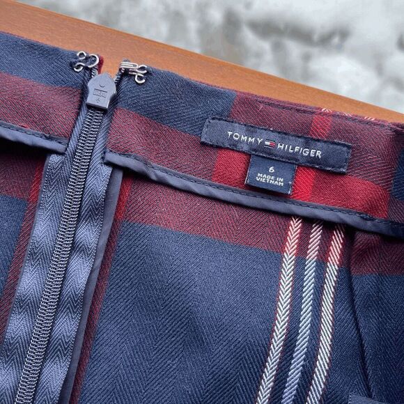 Tommy Hilfiger Navy & Red Plaid Pencil Skirt, Size 6, Preppy Classic Look - Picture 6 of 6